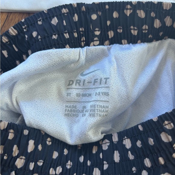 Nike Dri-FIT Black and Cream Patterned Shorts - Picture 3 of 4